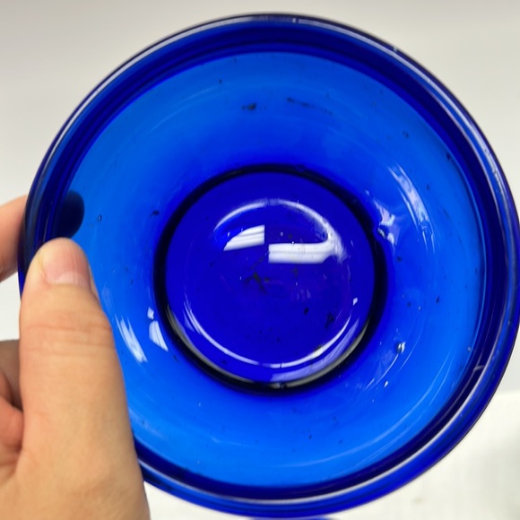 Hand blown in Mexico pair of cobalt blue glass bowls - Picture 2 of 8